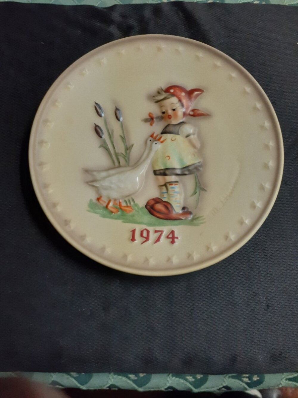 vtg hummel annual plate